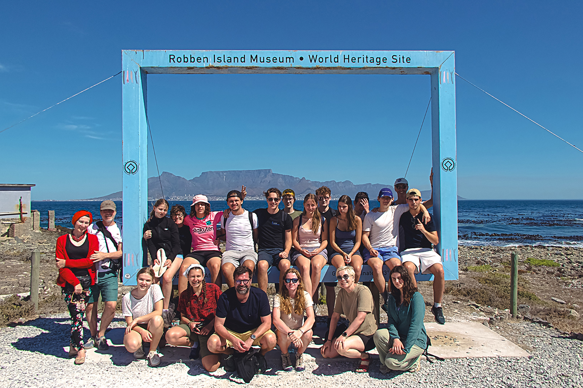 photo de groupe d'une classe de lycéens au Robben Island Museum